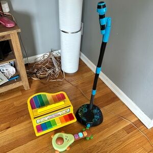 Vintage Fisher Price Music Toy Bundle 1986 Rainbow Piano Mic Guitar 80s